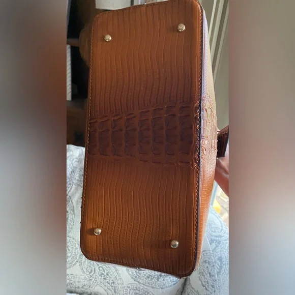 SALE! Vegan Leather, Alligator print Wallet and Handbag - Picture 4 of 16